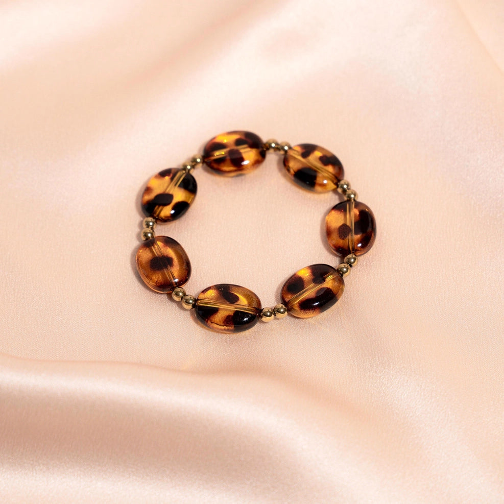 Bernstein im Leopadenmuster