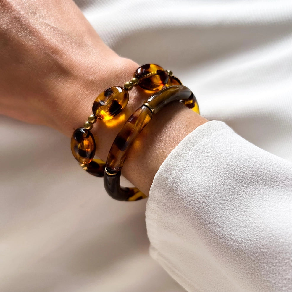 Bernstein im Leopadenmuster